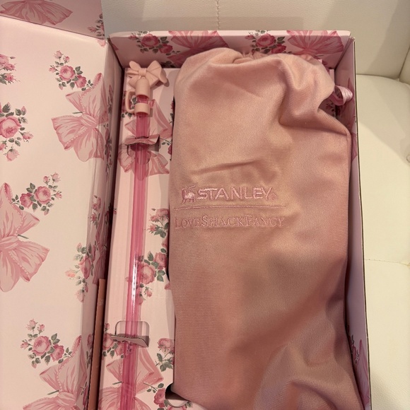 New Stanley X Love Shack Fancy 40 Oz Pink Floral Flowstate Tumbler Cup - Picture 4 of 6